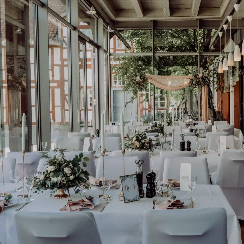 Restaurant Schlossremise - Wintergarten mit Blick auf das Schloss Wolfsburg